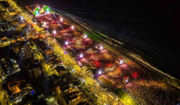 Show do Alok visto de cima com multidão