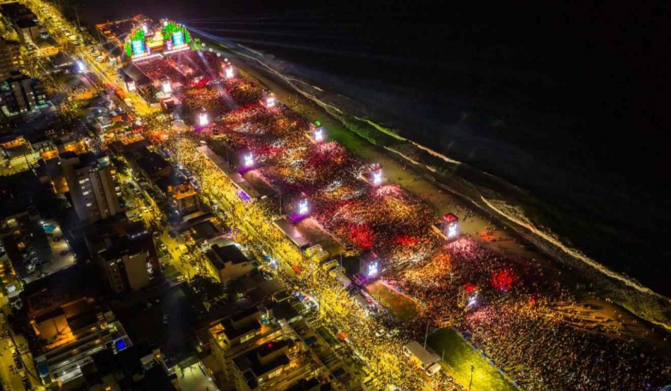 Show do Alok visto de cima com multidão
