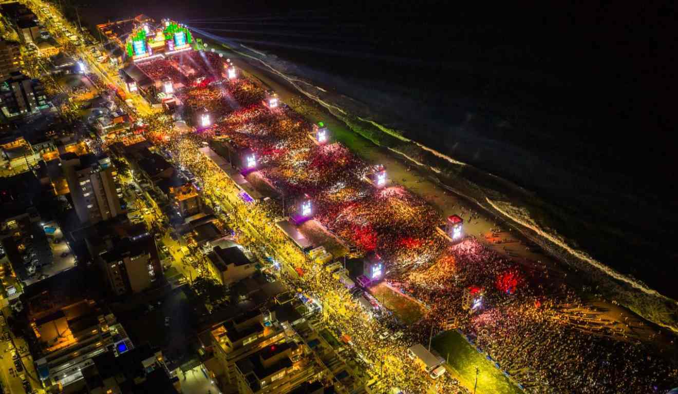 Show do Alok visto de cima com multidão