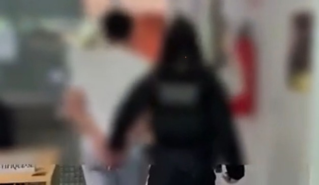 técnico de enfermagem sendo preso