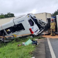 tombamento carreta e van BR-116