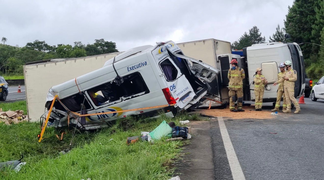 tombamento carreta e van BR-116