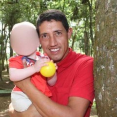 Trabalhador que morreu ap&oacute;s ser atingido por galho com filho no colo