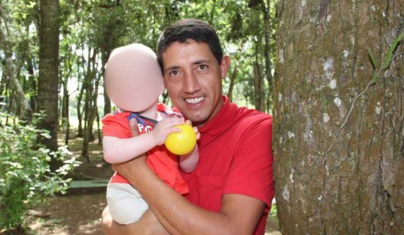 Trabalhador que morreu após ser atingido por galho com filho no colo