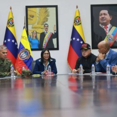Presidente interina Delcy Rodriguez em reuni&atilde;o com a junta de governo da Venezuela