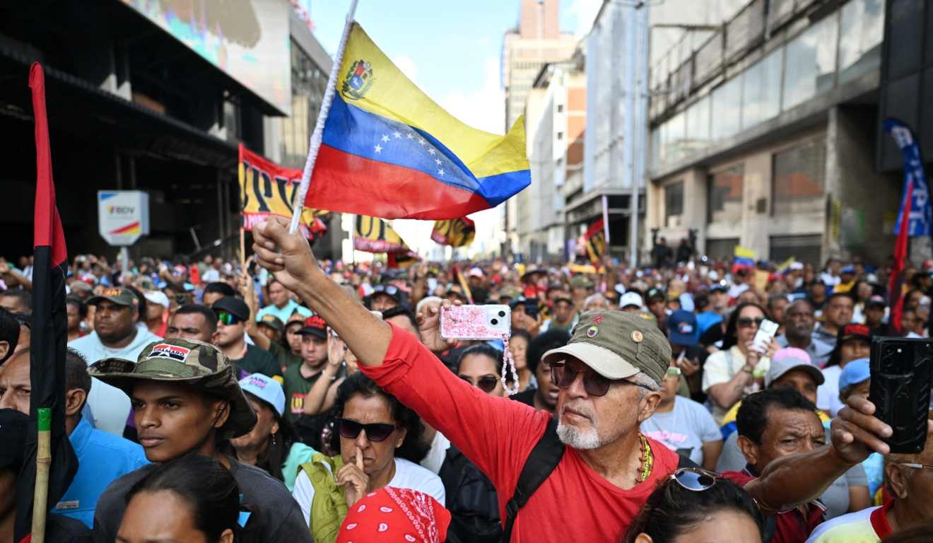 Venezuelanos protestam em Caracas contra a prisão do presidente Nicolás Maduro