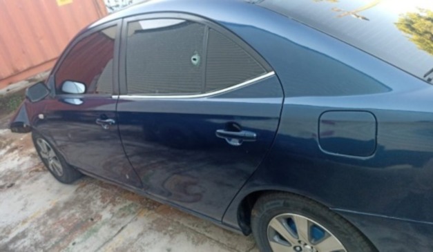 foto de carro baleado