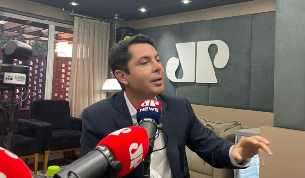 Presidente da Assembleia Alexandre Curi concede entrevista à Rádio Jovem Pan News