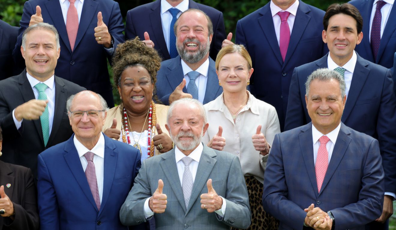 Equipe ministerial de Lula, entre eles Rui Costa, Geraldo Alckmin, Margareth Menezes, Alexandre Silveira e Gleisi Hoffmann