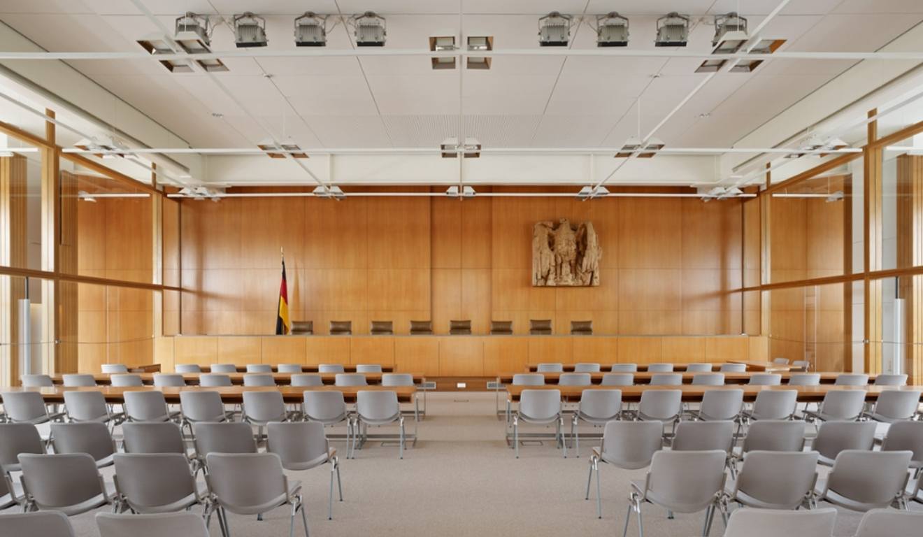 Vista interna do Tribunal Constitucional Federal da Alemanha, órgão equivalente ao STF no Brasil