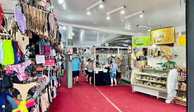 Feira em matinhos com comércios