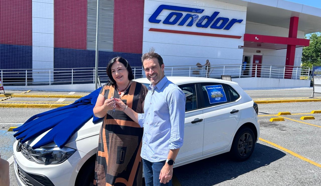 Condor entrega carro zero quilômetro da campanha Semanas Premiadas no Cajuru
