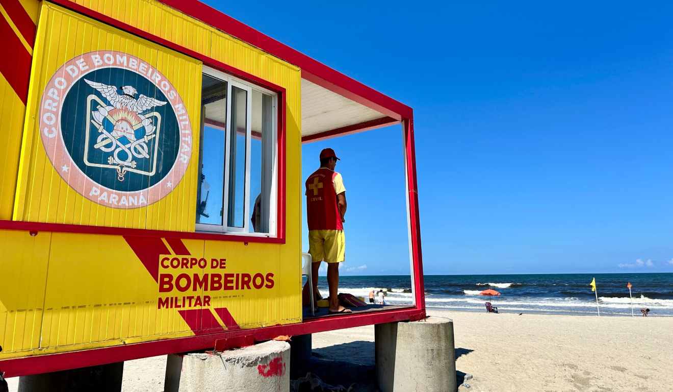 Ponto de guarda-vida na Praia Central, em Matinhos