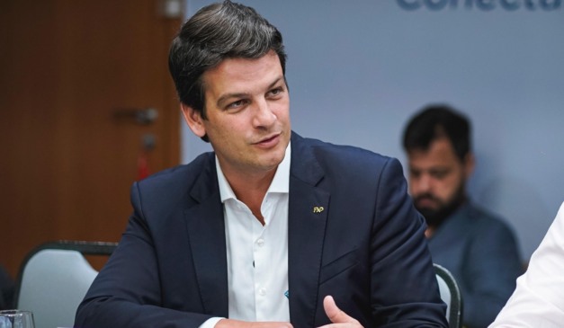 foto do prefeito de curitiba eduardo pimentel