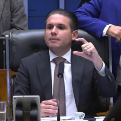 Hugo Motta durante sessão deliberativa