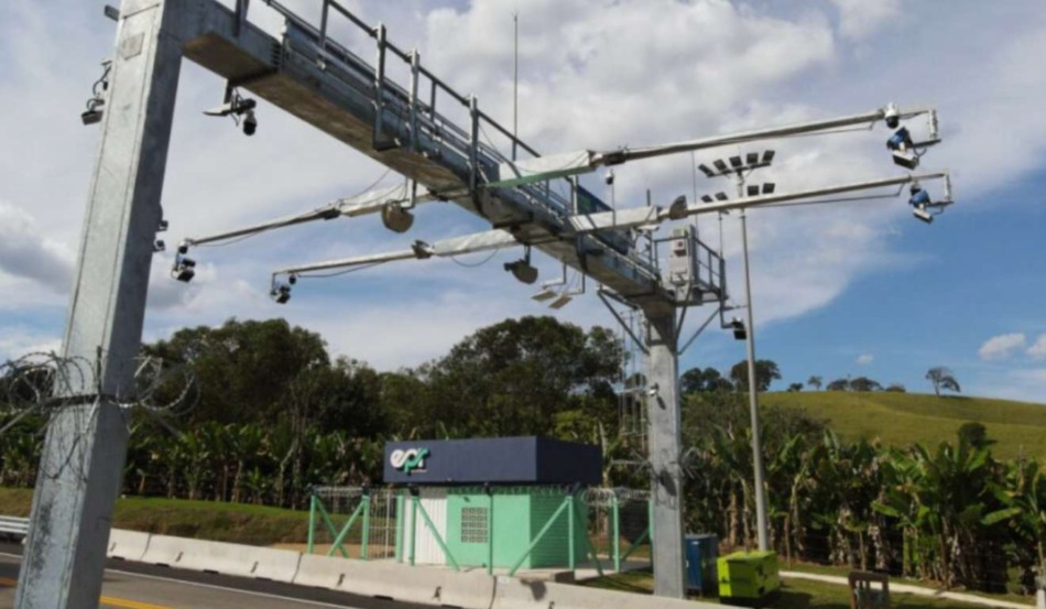 Instalação do sistema free flow, que permite pedágio sem cancela, é alvo de críticas dos deputados do Paraná. (Foto: Divulgação/EPR/Alep)