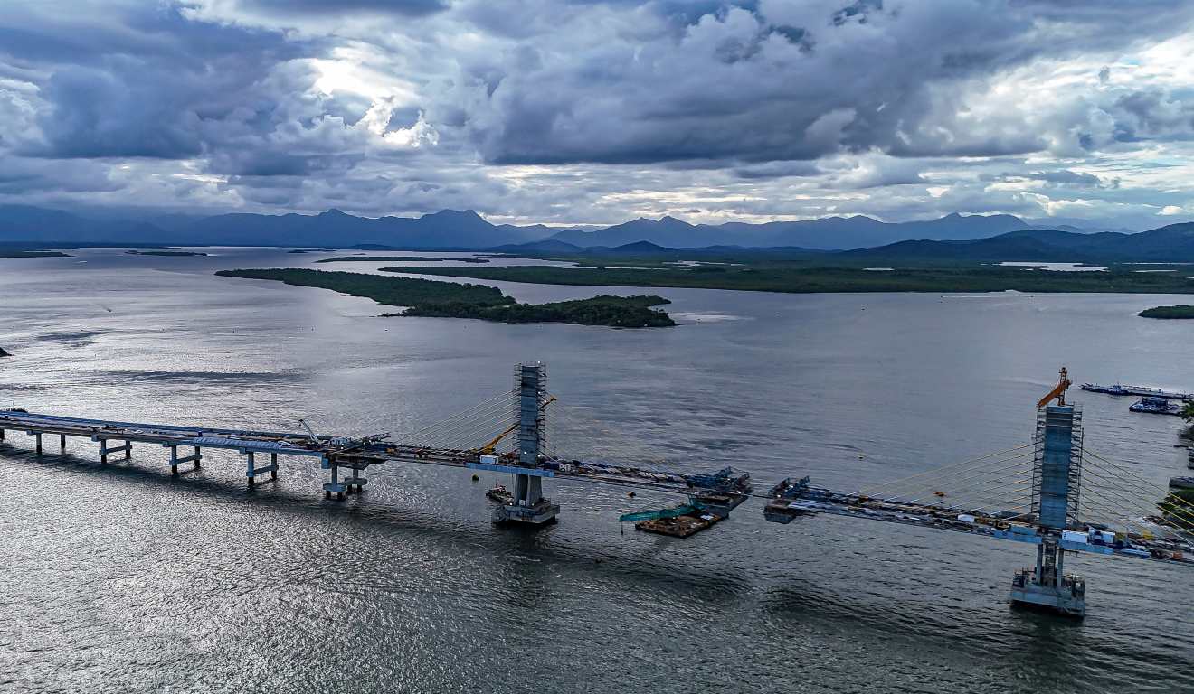 foto da constru&ccedil;&atilde;o da ponte guaratuba,. no paran&aacute;