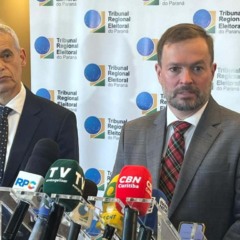 Presidente Luciano Carrasco Falavinha e o vice-presidente e corregedor Fernando Antônio Prazeres tomaram posse no TRE-PR nesta sexta-feira (6).