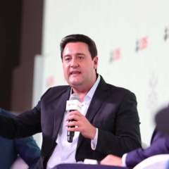 Governador do Paran&aacute;, Ratinho Junior (PSD), palestra em evento do banco UBS, em S&atilde;o Paulo