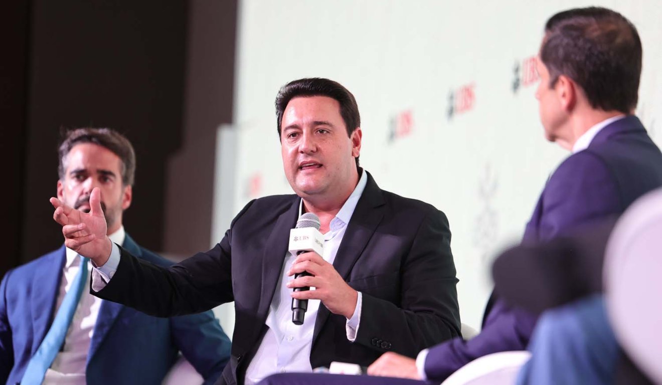 Governador do Paraná, Ratinho Junior (PSD), palestra em evento do banco UBS, em São Paulo