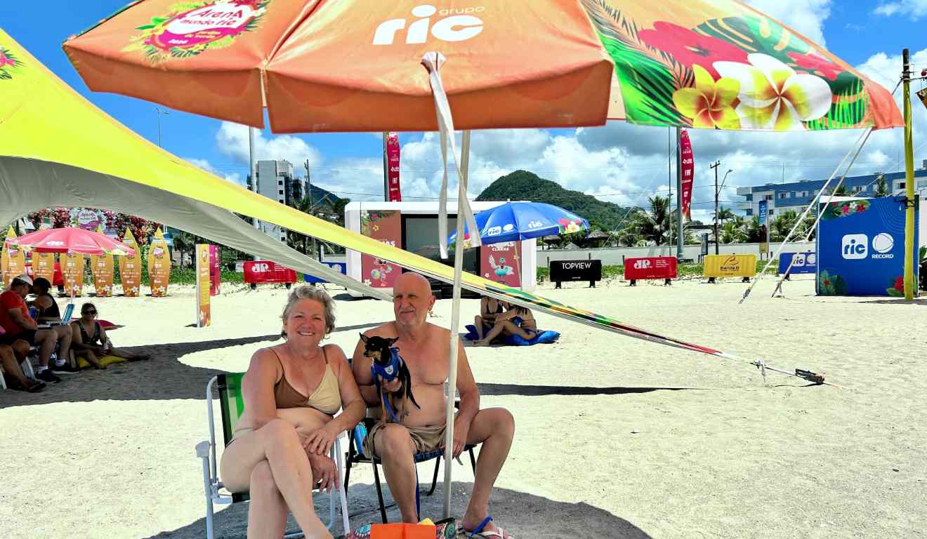 Cachorro aproveitando a Arena Mundo Ric com a família