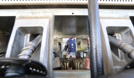 Bombas de combustível em posto de Curitiba; Paraná e União farão subsídio nos tributos do diesel para tentar abaixar o preço