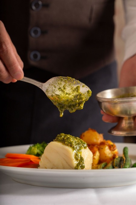 Tradição francesa ganha sabor de Páscoa no Ile de France com menu especial de bacalhau