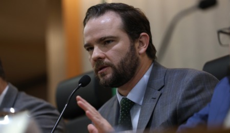 foto do ministro da fazenda dario durigan