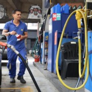 foto de posto de combustível