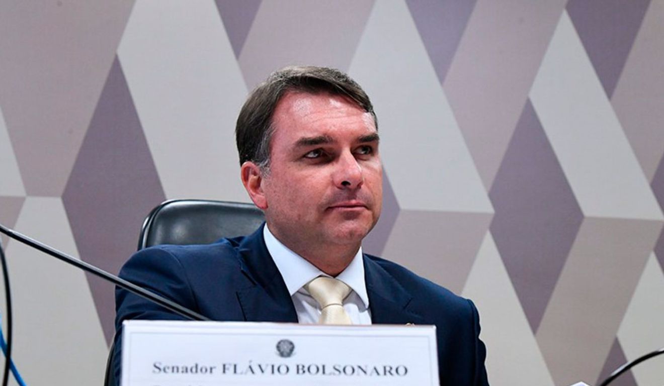 Campanha de Flávio pede apuração de vazamentos de áudios - Ric.com.br