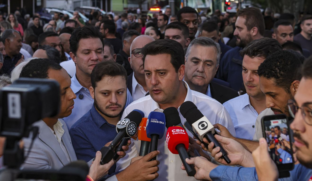 Ratinho Junior durante entrevista em Curitiba; governador admitiu lançar candidato de sucessão fora do PSD