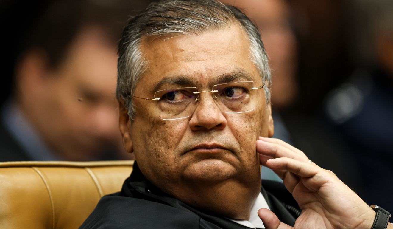 Dino manda PF investigar possível interferência estrangeira nas eleições