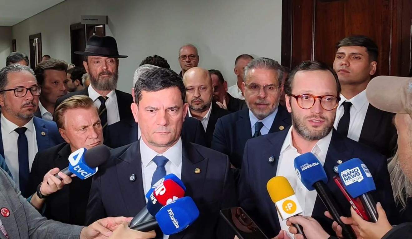 Sergio Moro (PL) e o deputado Filipe Barros (PL) concedem entrevista coletiva