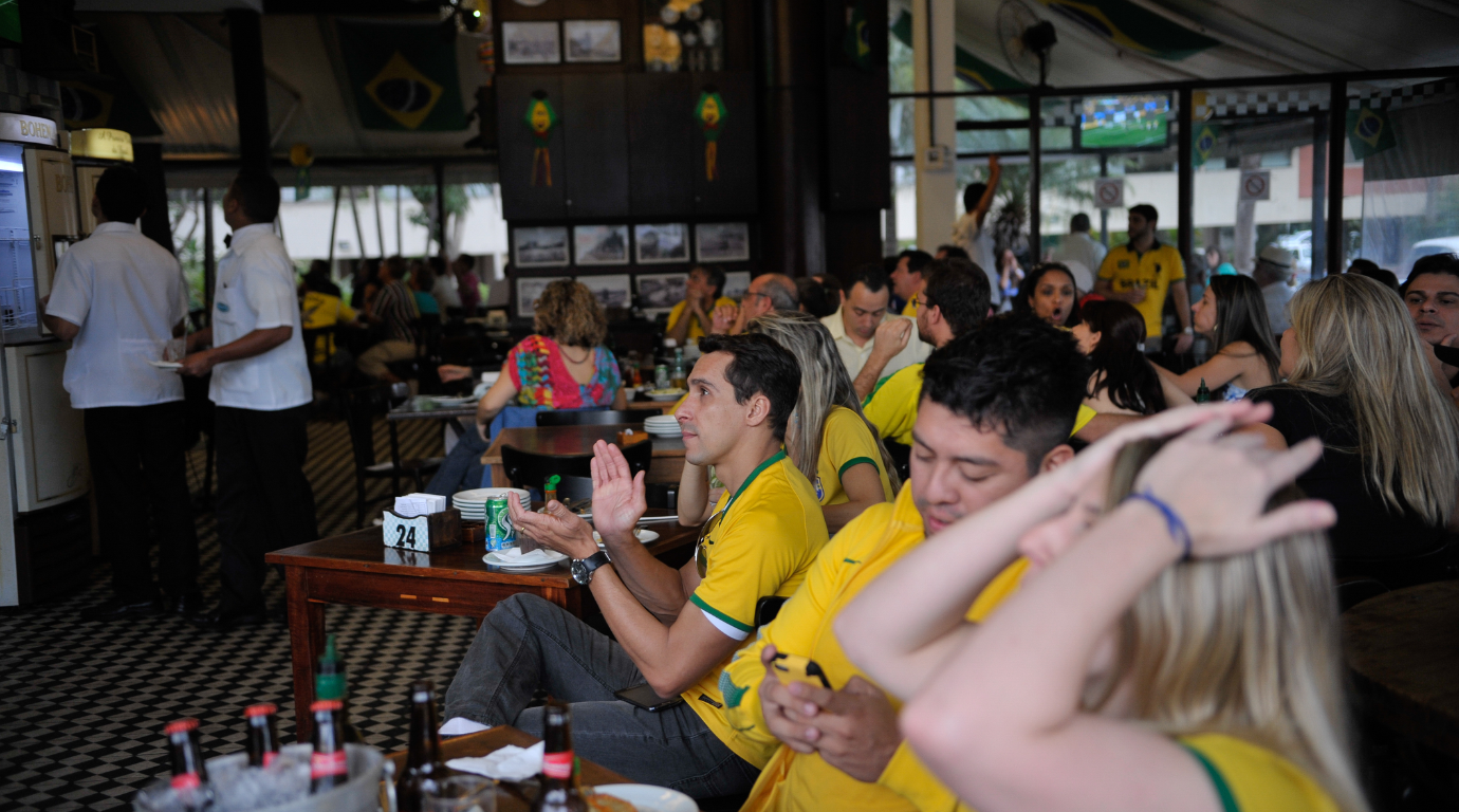 Lula promete projeto para aliviar bares e restaurantes afetados pelo fim da escala 6×1