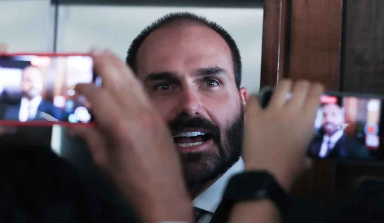 PF avalia pedir extradição de Eduardo Bolsonaro após ordem de prisão de Moraes