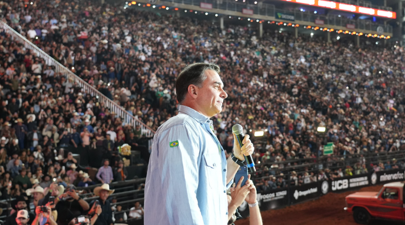 Flávio Bolsonaro vira alvo de ação no TSE por discurso em Barretos