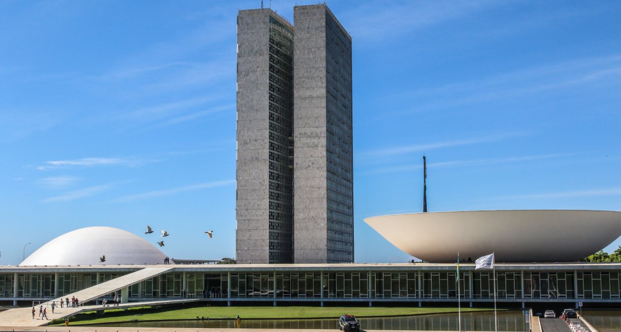 Câmara dos Deputados anuncia concurso público com mais de 150 vagas; salários chegam a R$ 30,8 mil