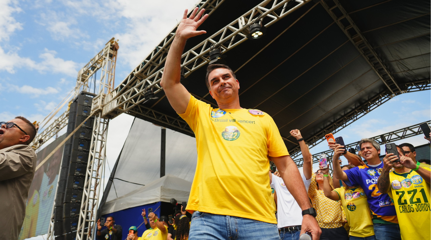 Escalada da crise no STF vira munição para campanha de Flávio Bolsonaro