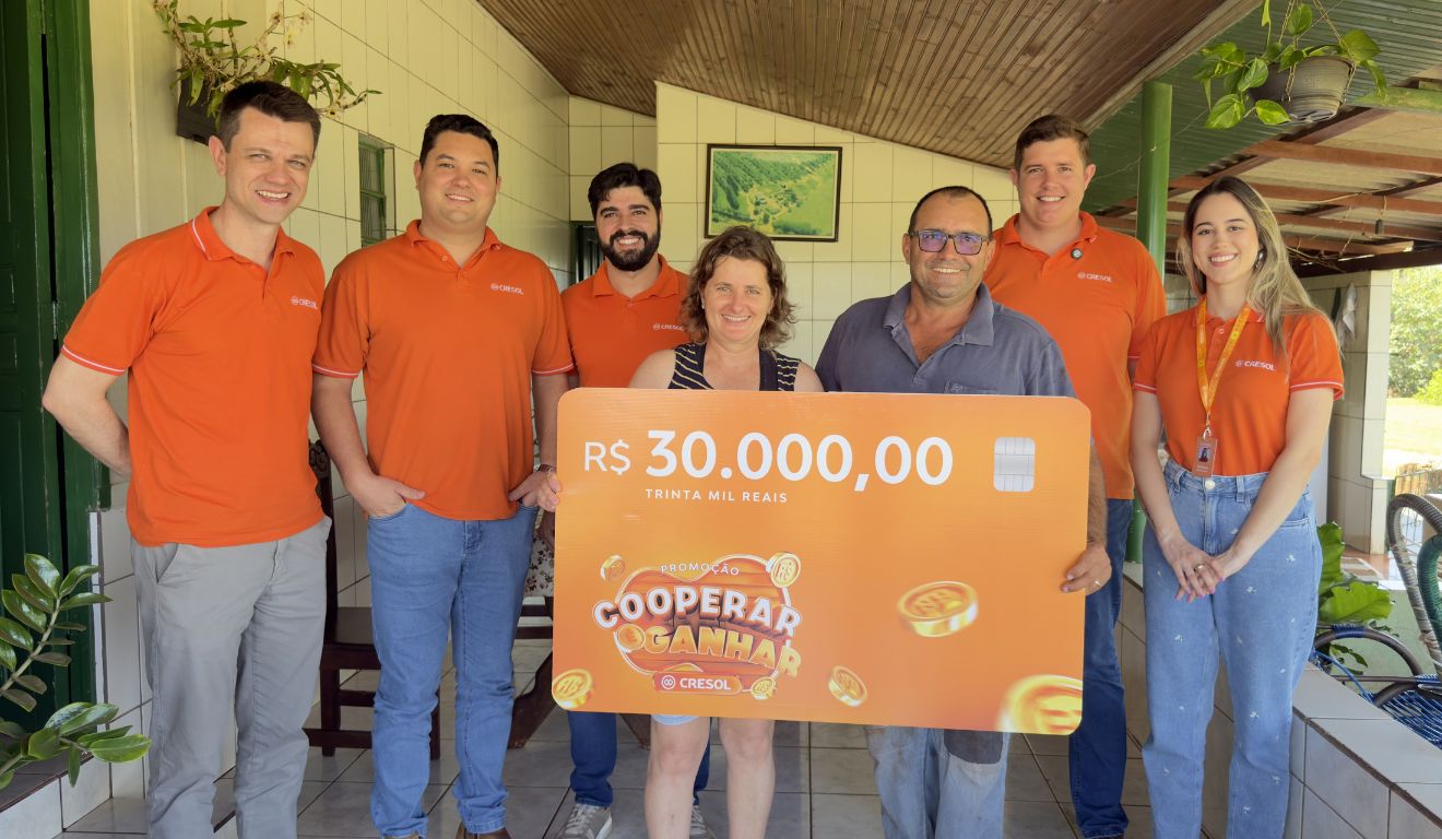Cresol Progresso entrega prêmio de R$30 mil a cooperado de Iporã