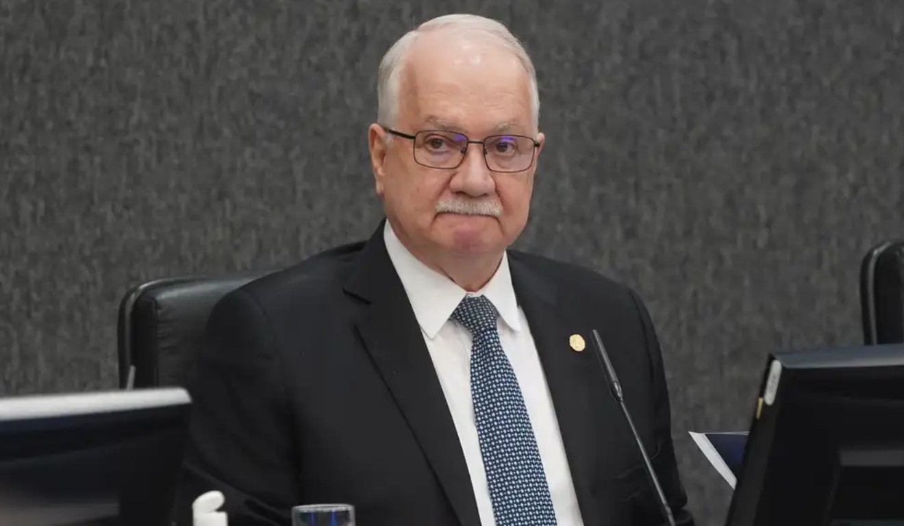 Fachin cancela sessões e avalia reduzir exposição para pacificar STF