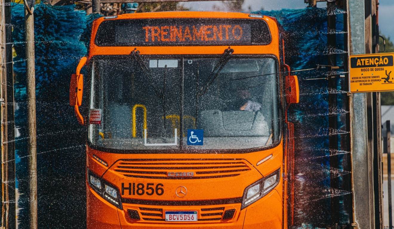 Transporte coletivo de Curitiba mobiliza 6 mil profissionais diariamente