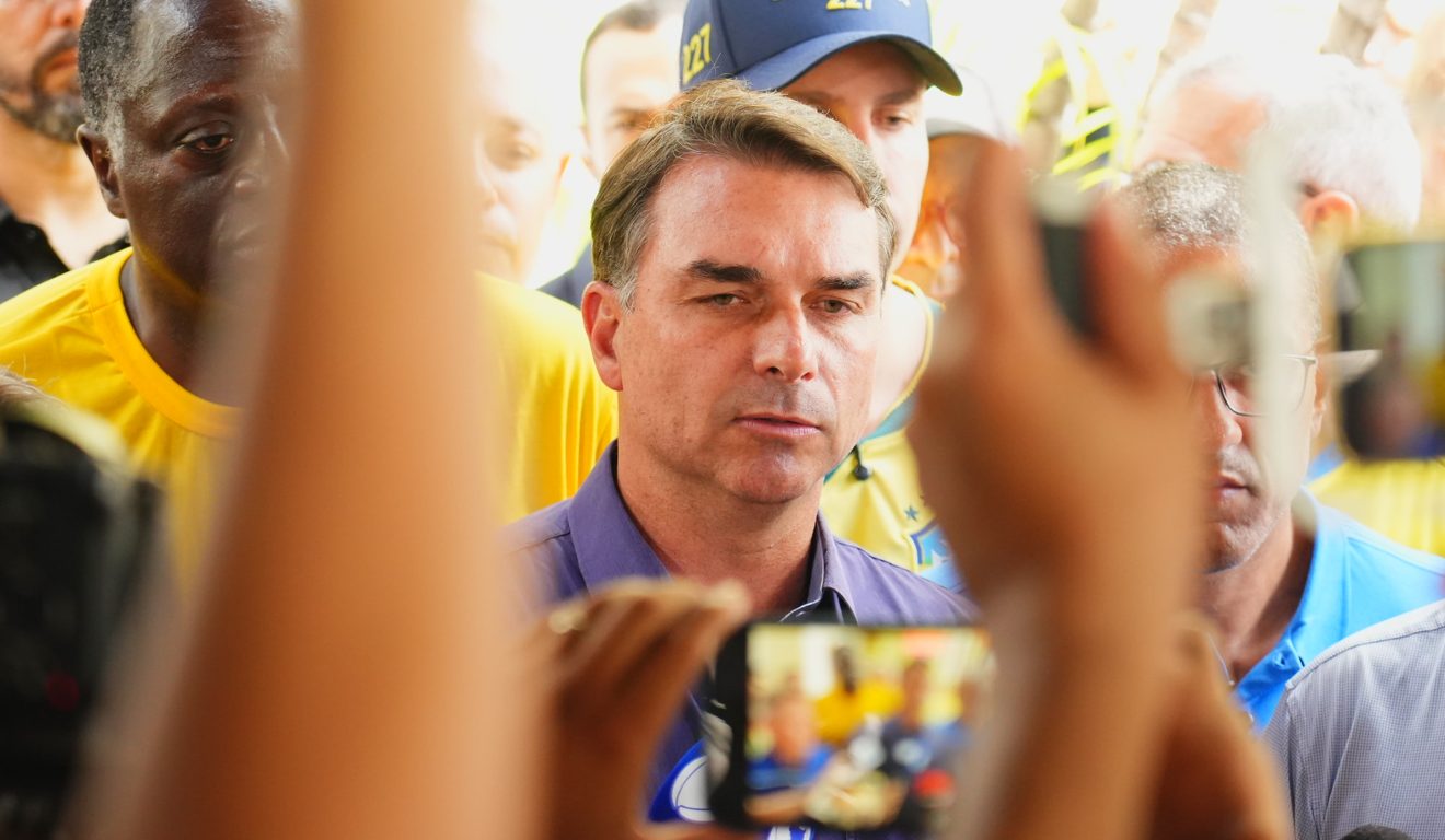 Flávio Bolsonaro diz que proibição das bets é “hipócrita e eleitoreira” e chama Lula de “pai do Tigrinho”
