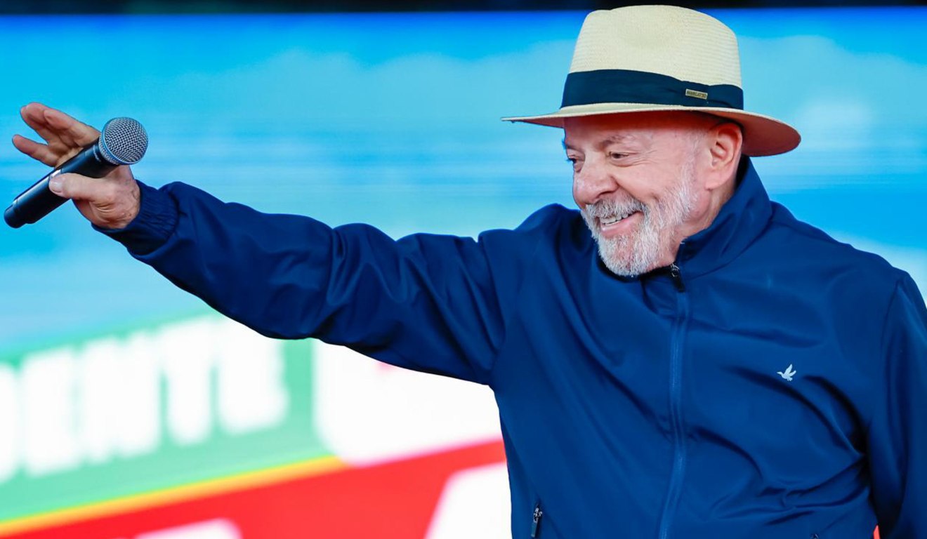 Lula diz que quer vencer eleição para “manter Bolsonaro na cadeia” durante ato em SC