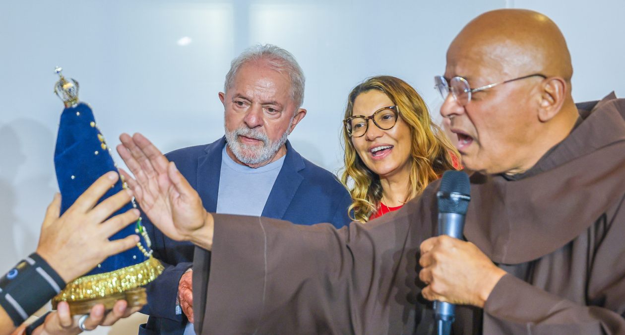 Ala evangélica do PT distribui panfleto que liga ações de Lula a versículos bíblicos