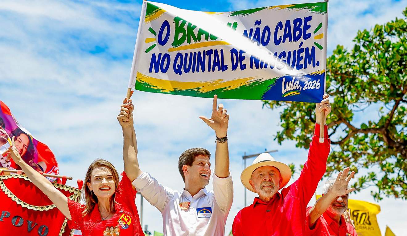 Lula diz que votar em Bolsonaro é apoiar quem “vai dormir enrolado na bandeira americana”