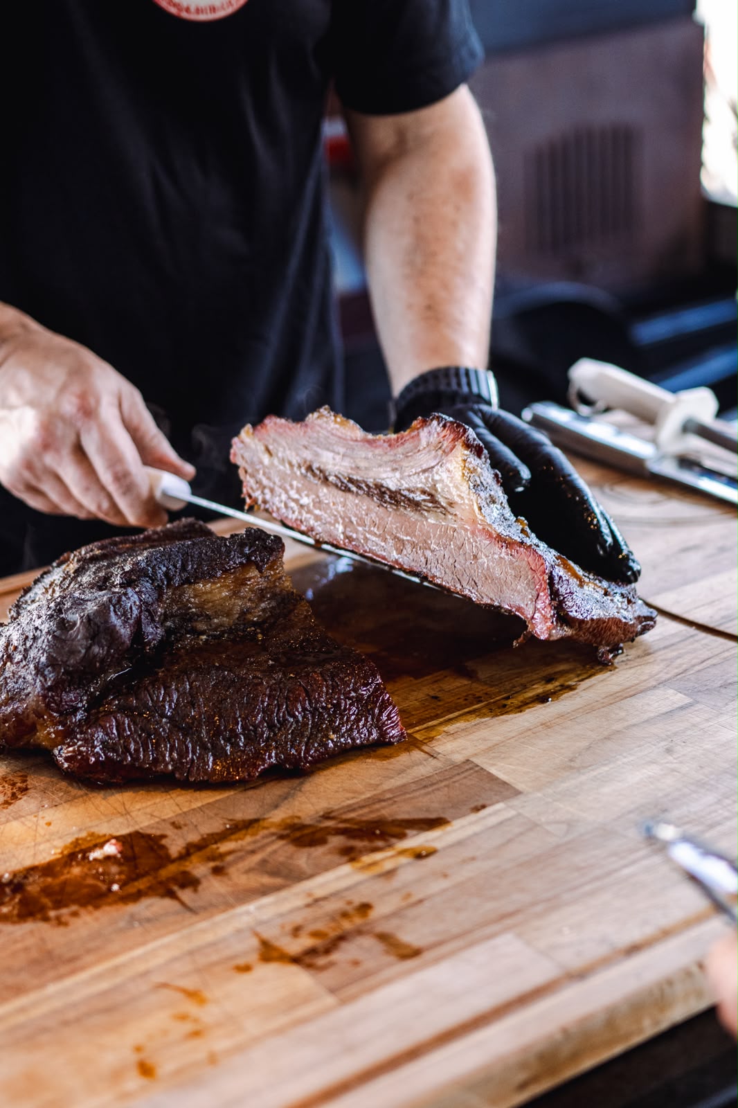 Churrasco texano conquista espaço em Curitiba com carnes defumadas por até 15 horas