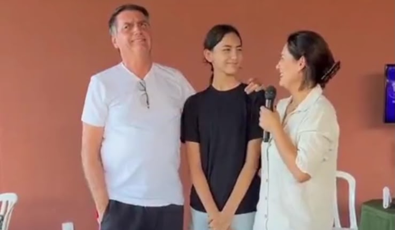 Veja quem são os convidados para a festa de 16 anos da filha de Bolsonaro
