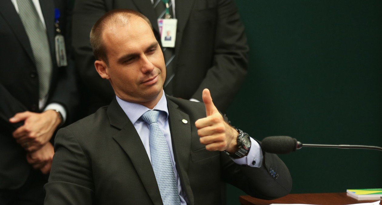 Eduardo Bolsonaro diz que corrupção de Vorcaro “é o de menos” comparada à injustiça contra presos do 8 de janeiro