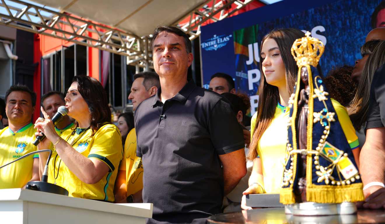 Flávio Bolsonaro fez o dobro de votos de Lula em Aparecida (SP) após polêmica sobre padroeira
