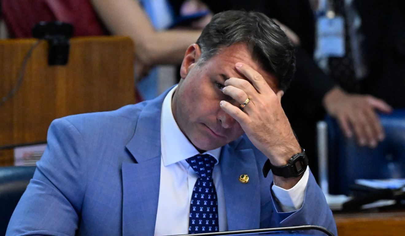 Flávio Bolsonaro é alvo de apurações no STF: entenda relação com viagem aos EUA